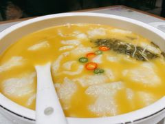 酸汤鱼-神作·鱼头泡饭