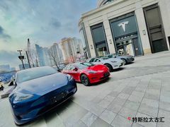 -TESLA 特斯拉(上海太古汇体验店)