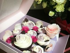 情人节遇见你鲜花纸杯蛋糕礼盒-派悦坊·甜品·蛋糕(日坛店)