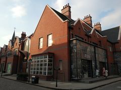 -钟书阁(松江泰晤士小镇店)