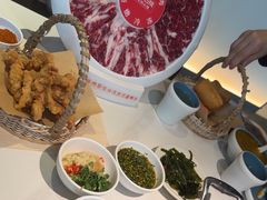 -左庭右院鲜牛肉火锅(金山万达店)