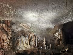 -波斯托伊纳溶洞