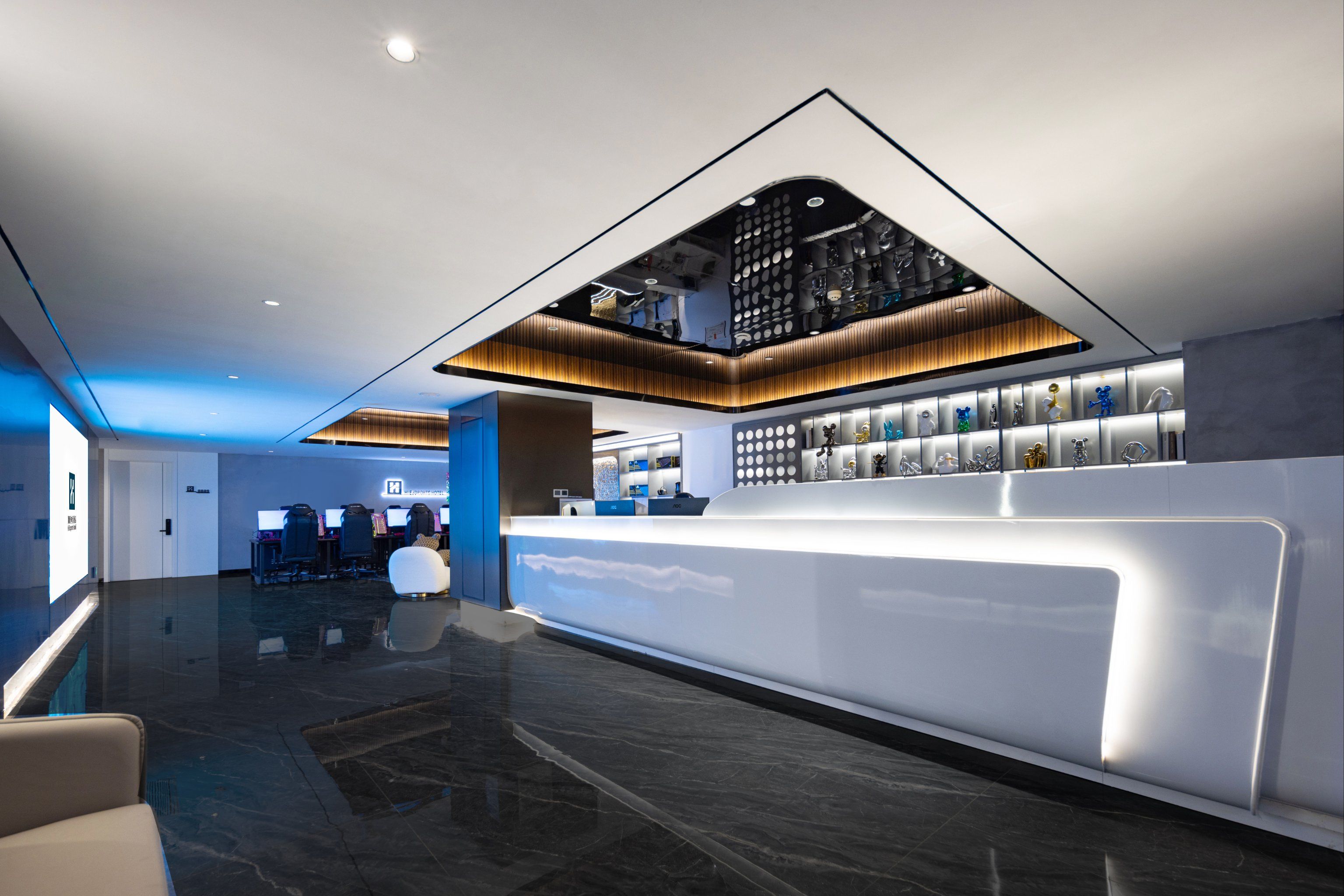 高级,酒店大厅还有对战区可以休息,前台办理入住很快服务态度也很好