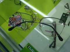-提一眼镜·蔡司·依视路(小寨店)