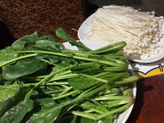 -茸梅路右拐龙虾-农家菜(松江店)