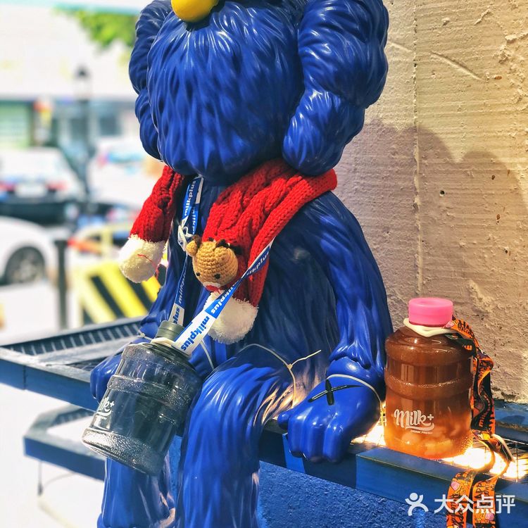 探店首家水桶杯奶茶店