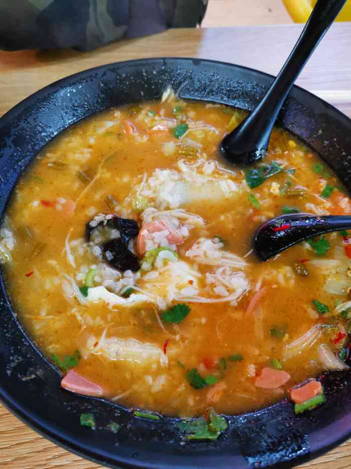 老妈烫饭(下沙宝龙广场店)-"11元的汤饭,口味一般,在这个地段算实惠.