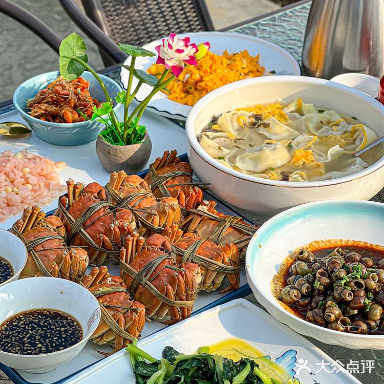 永远可以相信苏州的浪漫🥀稻田边吃大闸蟹