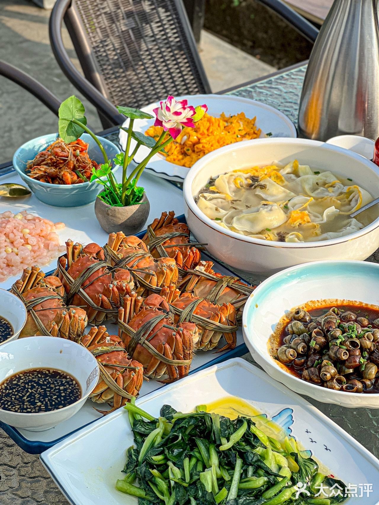 永远可以相信苏州的浪漫🥀稻田边吃大闸蟹