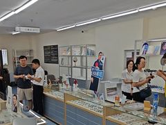 -无奔眼镜·蔡司·依视路授权店(马家堡店)
