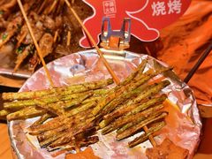 -何师烧烤·小龙虾·江湖川菜·精酿啤酒(中铁西城店)