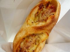德式黑胡椒香肠法棍-LANLIZI BAKERY(COSMO店)