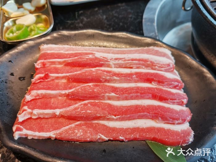 原始泥炉烤肉(甜水园店)鲜猪五花图片