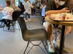 等位区-肯德基(蓝桥店)