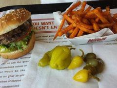 -The Habit Burger Grill 哈比特汉堡(复兴soho店)