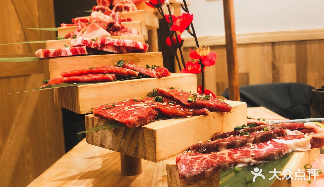 阶梯肉里有一个生拌牛肉 早知道就不单点两份 味道一般