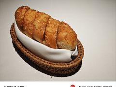 招牌黄油蒜香面包-Oyster Talks 四度蚝法餐厅