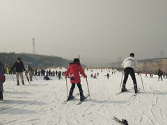-采薇庄园四季滑雪场