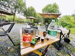 -田园东方蜜桃村的田野营地