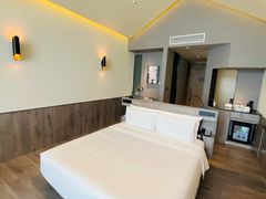 -上海虹桥中心爱琴海亚朵S酒店