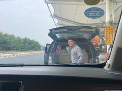 -神州租车(白云机场T1服务点)
