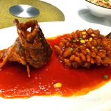 避风塘在瑞金路开了少说也有二十年了,今晚来这里吃宵夜