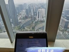 -成都华尔道夫酒店游泳池