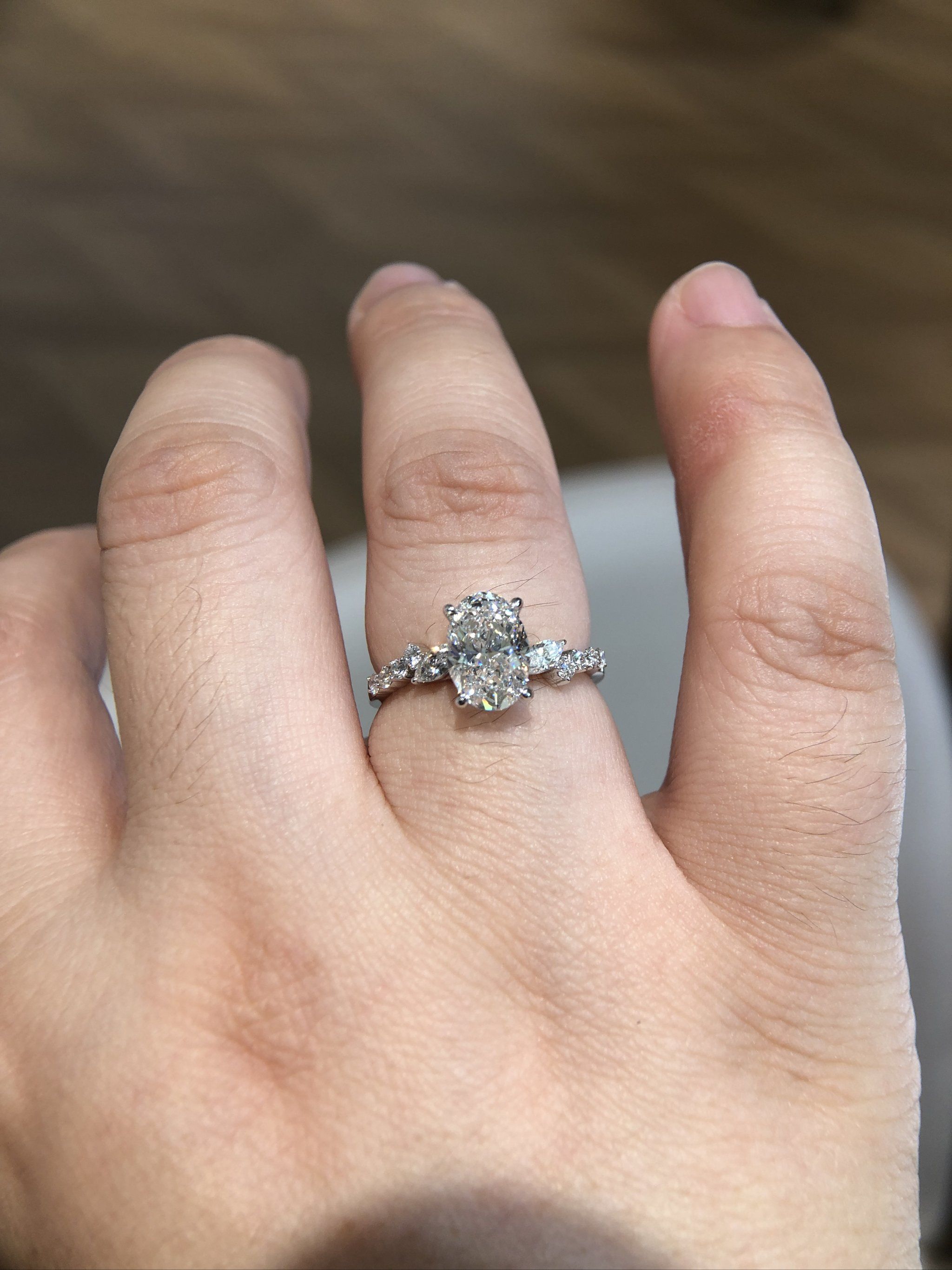 设计款椭圆钻戒💍[惊叹]get√它的美貌了吗✨