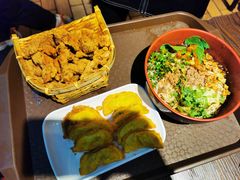 阿婆酥肉-爆炸头阿姨小四川正宗川味小吃(无任何分店)