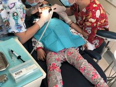 -瑞尔齿科(南京东路名人诊所)