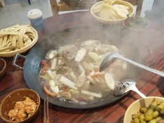 -老街烧烤大排档·地道湖北菜·龙虾馆(汉口火车站店)