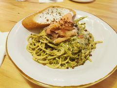 烟熏三文鱼青酱意面-A30 BISTRO