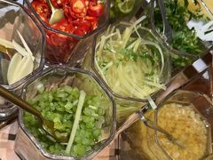 -红鼎豆捞·非遗鲍皇汤火锅(宝丰路店)