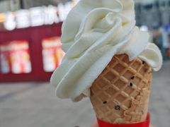 -蜜雪冰城(万达广场外B号门门口外集装箱店)