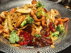 -辣尚瘾·烤鱼·新川菜(牡丹园直营店)