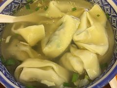 菜肉馄饨-小姜锅贴(凤凰街店)