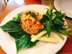 -Chom Cafe and Restaurant