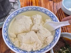 -罗氏豆花饭庄·川菜·土火锅·豆花(卡都花苑店)