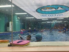 -Swim斯卫姆国际儿童游泳中心(红博中央公园店)