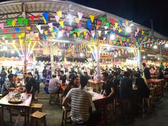 -席娜卡琳火车铁道夜市