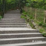 传轩辕黄帝曾在此炼丹。徐霞客曾两次游黄山