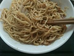 -松树干拌面店