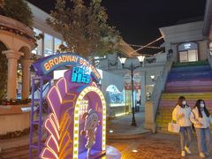 -王府井奥莱临潼小镇(临潼店)