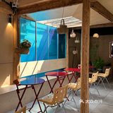 看多了日系韩系的咖啡店，铁手新店真的有让人眼前一亮