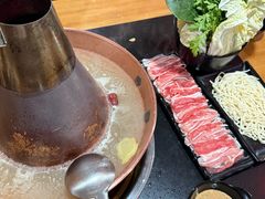 -果松木炭酸菜铜火锅·外婆参鸡汤