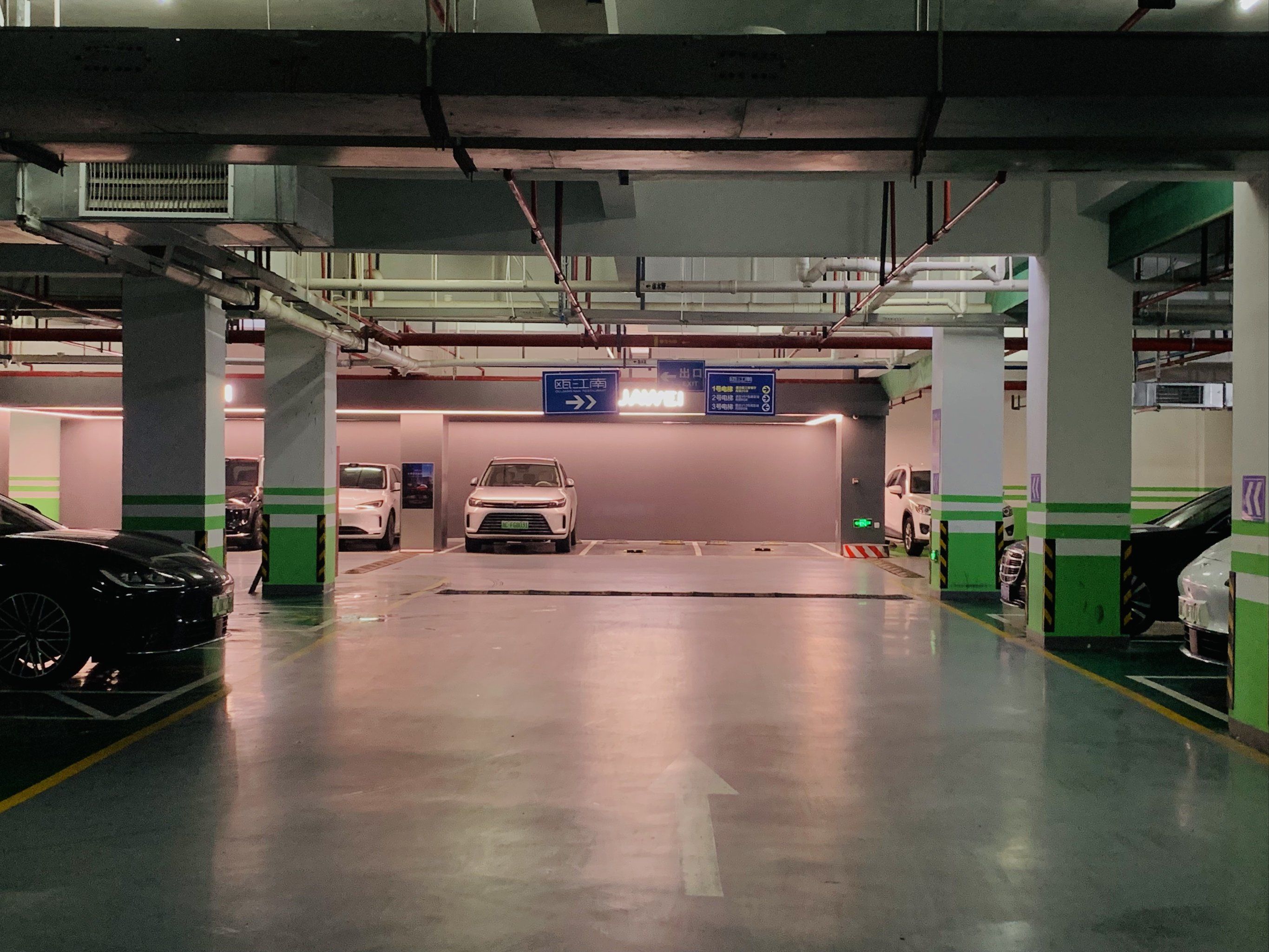 地下车库也有时尚风