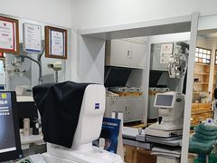 -豪门视光·星趣控·蔡司依视路眼镜代理商(中央大街店)