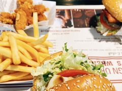 -The Habit Burger Grill 哈比特汉堡(复兴soho店)