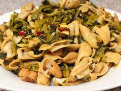 酸菜炒大肠-海口滨海新村143号海南老字号炒菜店