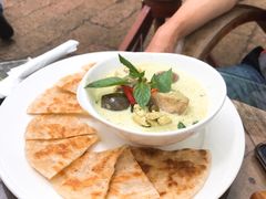 绿咖喱鸡肉配饼-Fern Forest Cafe